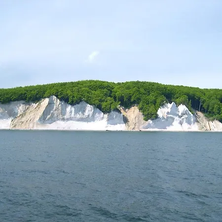 尊姆哈芬酒店 *