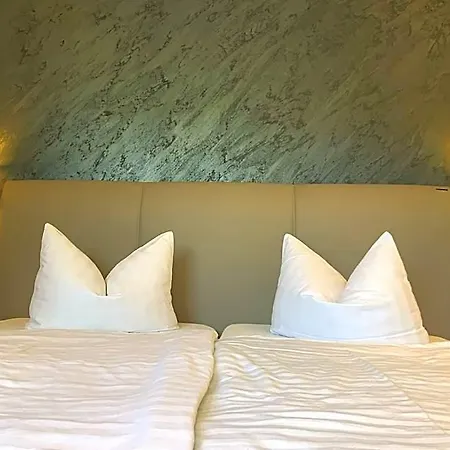 Zum Hafen Hotel *